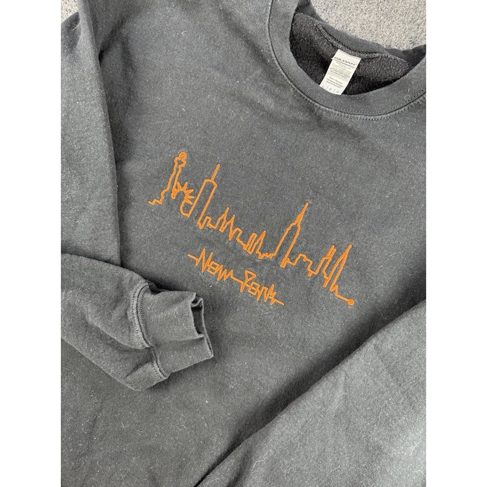 New York Skyline Embroidered Crewneck Sweatshirt Mens L Black NYC